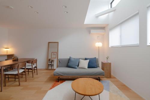 Minato Villa | LIRI Aoi 和モダンな一軒家 JR弁天町駅3分 USJ 梅田 大阪城 本町へ直通