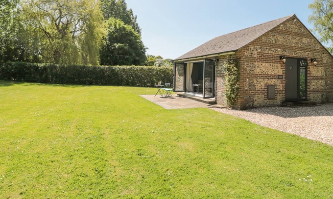 Charminster House | LITTLE BARN, with a garden in Charminster