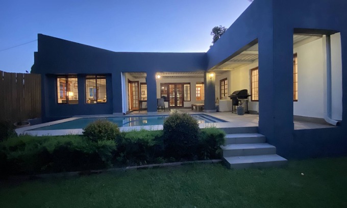 Greater Johannesburg Metropolitan Area Cottage | Little Big House, Bryanston. Pet friendly 1 Bedroom