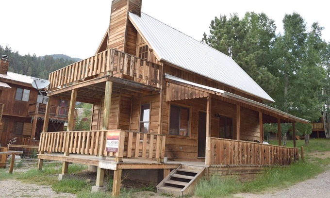 Red River Cabin | Little Fanny - In Town - Pet Friendly! - Satellite - Gas Fireplace - Gas Grill -