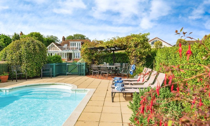 Bembridge Cottage | Little Forelands - a house that sleeps 10 guests in 5 bedrooms