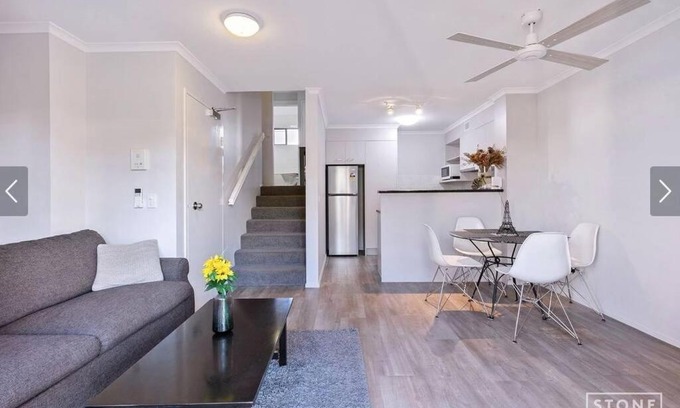 Spring Hill House | Little gem in the city