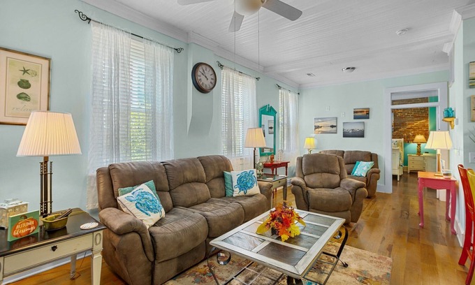 Washington Apartment | Little Inn on Main 214 West Main Street