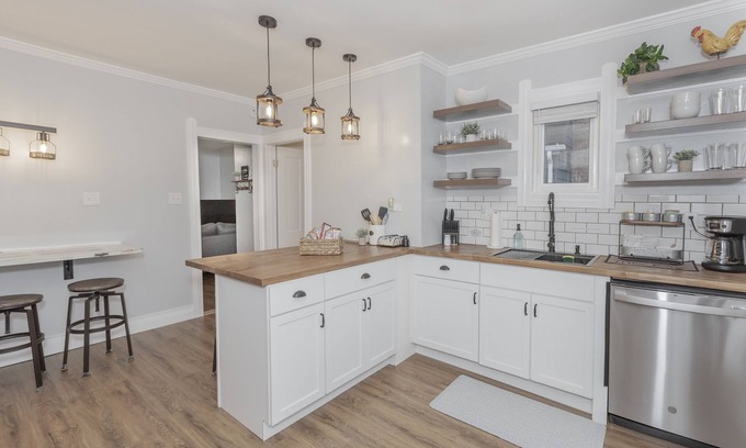 Little Italy House | Little Italy! Close to Cleveland Clinic, University Hospital & University Circle