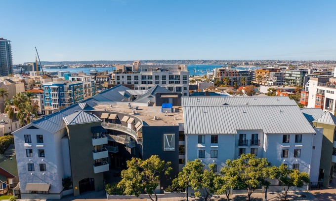 Little Italy Apartment | Little Italy Inn - Limited Service Apart Hotel