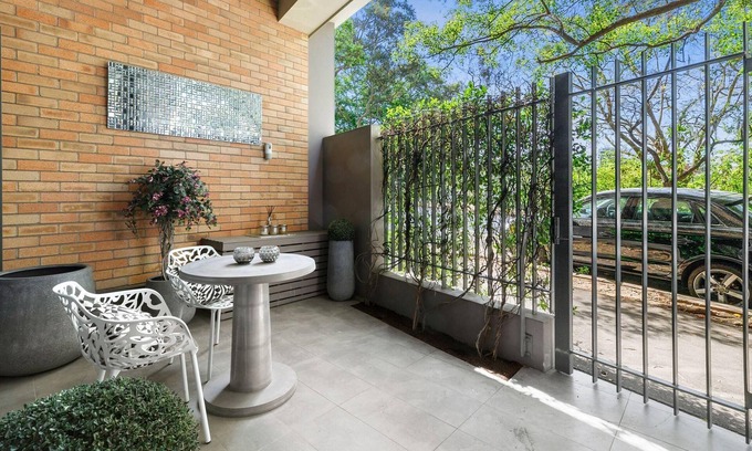 Paddington Apartment | Little Paddo (ISYD) - Stunning contemporary apartment with courtyard and parking