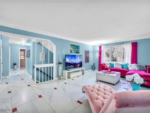 University Heights Villa | Little Paris- In Affluent University HTS