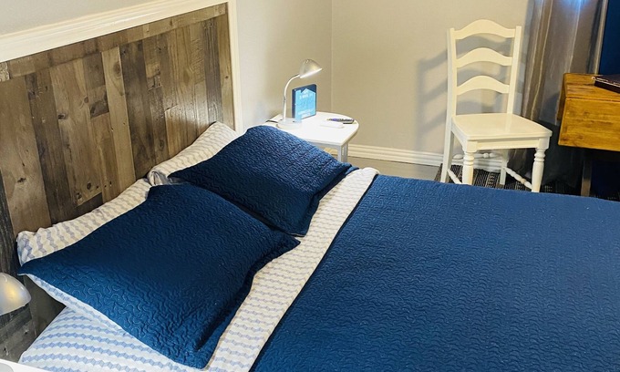 Edgebrook Apartment | Little private space