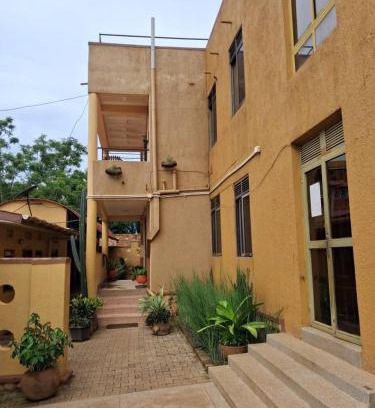 Entebbe Hotel | LITTLE ROCK HOTEL & GARDENs