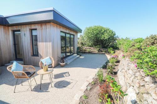 Pendeen House | Little Victory