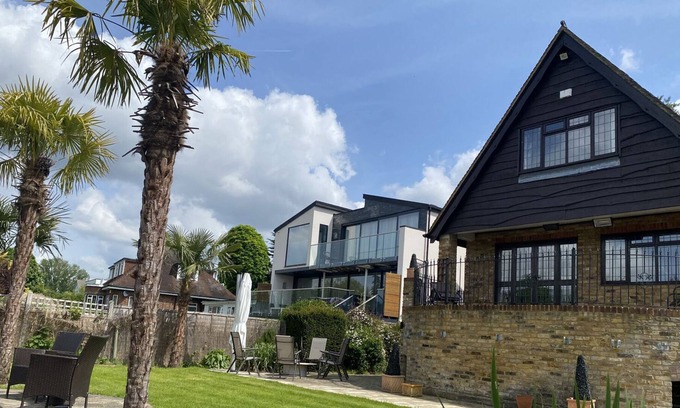 Wraysbury Cottage | LITTLECOTE, pet friendly, character holiday cottage in Wraysbury