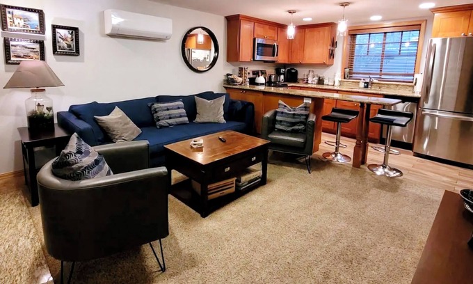 Laurelhurst Apartment | Live like a local in Laurelhurst—family friendly