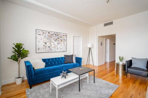 Avondale Apartment | Lively 3BR Apt in Chicago - Milwaukee N3