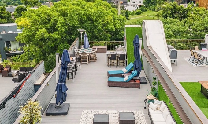 Edgehill House | Living It Up in Edgehill Nashville! Amazing Downtown Rooftop!
