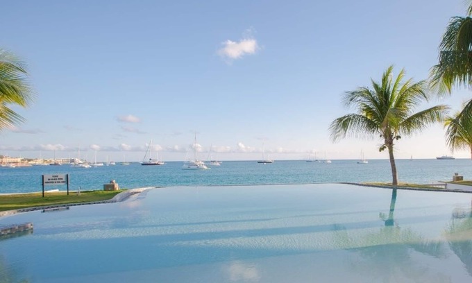 Simpson Bay Condo | ☀️Living The Dream by IRE Vacations - Luxury Penthouse on Simpson Bay Beach🌴