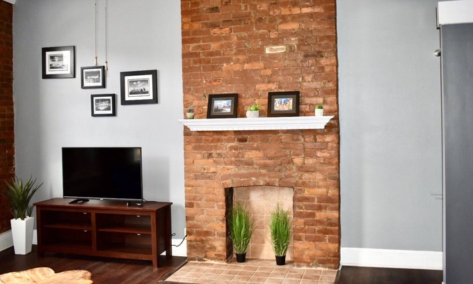 East Row Historic District House | Located in Heart of Newport