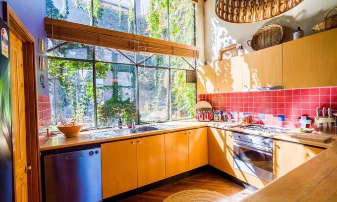 Fremantle Apartment | Located in the trendy West end of Fremantle, this stylish Airbnb is perfect