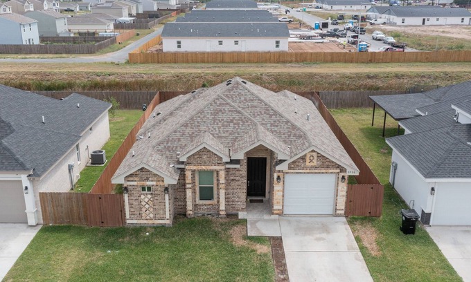 Weslaco House | Located in Weslaco 3 Bedroom and 2 Bathroom