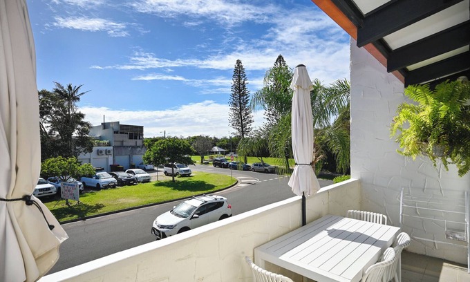 Marcoola Apartment | Located just across the road from one of Sunny Coast's most beautiful beaches