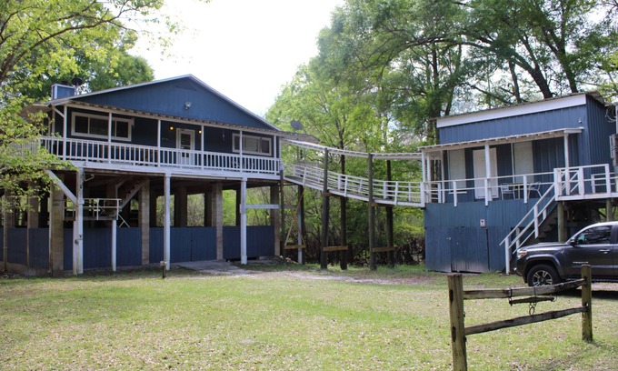 Branford House | Located on the Santa Fe River perfect for boating & tubing on the Ichetucknee.