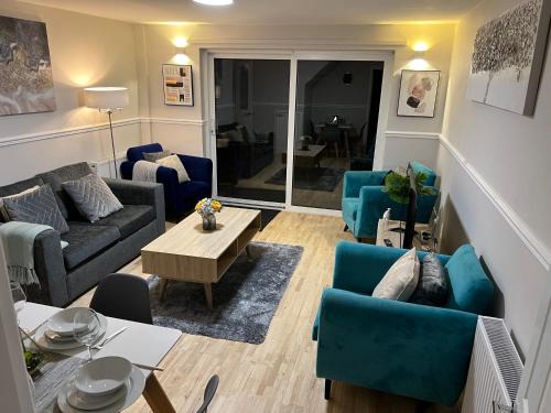 Nottingham House | Location-Comfortable Beds-Free Parking-Families