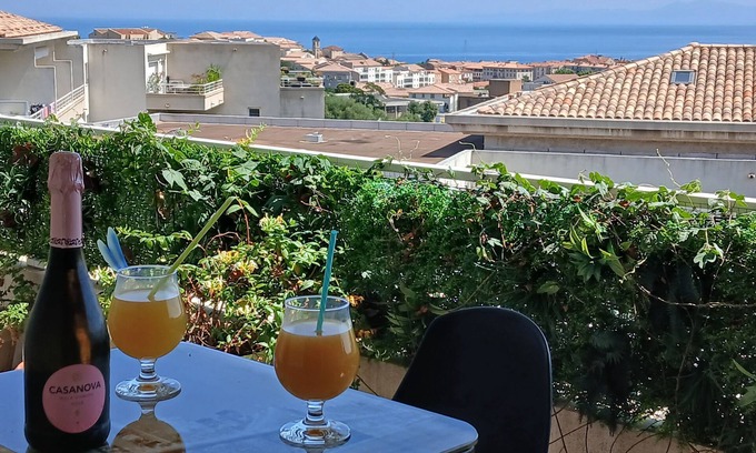 Santa-Reparata-di-Balagna Apartment | Location Grand T2 vue mer sur Ile Rousse