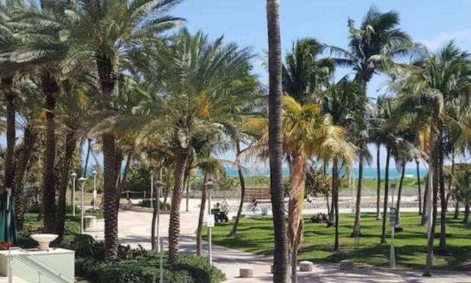 South Beach Condo | Location, Location, Location! OCEAN DRIVE, SOUTH BEACH
