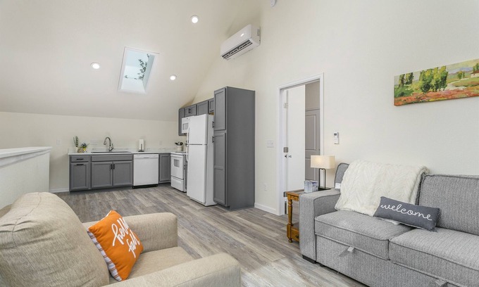 Windsor Apartment | Locust Loft in Historic Windsor