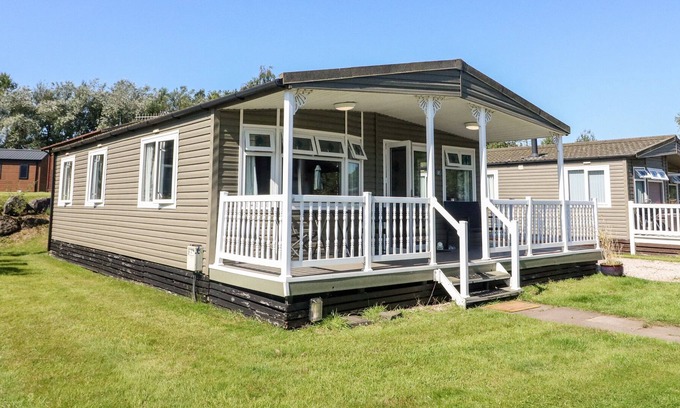 Yealand Conyers Cottage | LODGE 17 SILVERDALE, pet friendly, with a garden in Carnforth