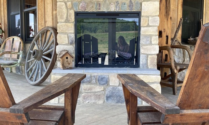 Hermann Cabin | LODGE AT SADDLE RIDGE. Just five minutes from Hermann.
