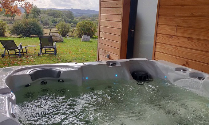 Brazey-en-Morvan Ski Chalet | Lodge Cèdre Private Spa and Sauna, in a Green Environment, View of the Morvan