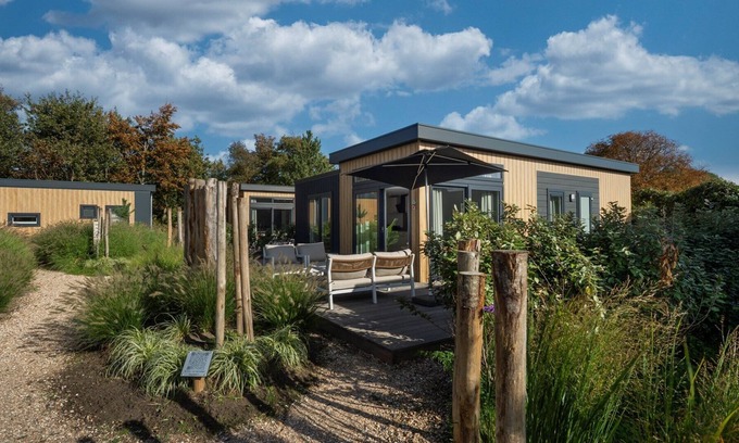 Ouddorp Cabin | Lodge Duynhof 7 holiday home in Ouddorp near the North Sea