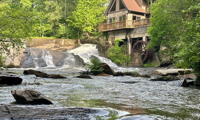 Tamassee Cabin | Lodge on the Waterfall!