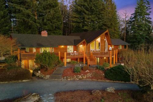 Sedro-Woolley House | Lodge-Style Retreat 10 Acres King Beds