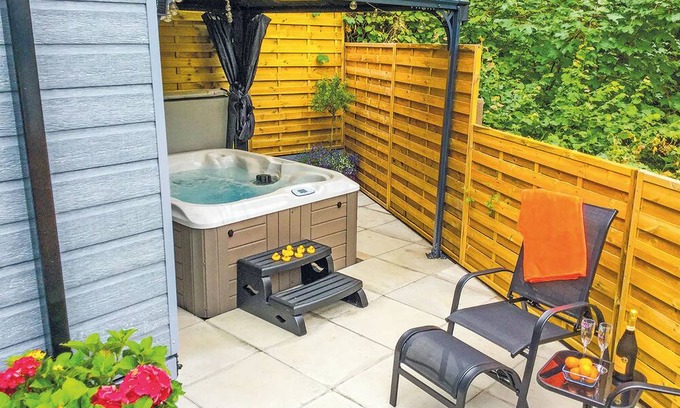 Low Newton Ski Chalet | Lodge with one double with TV.