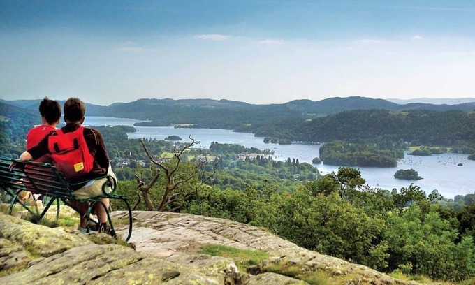 Low Newton Ski Chalet | Lodge with one king-size double with TV.