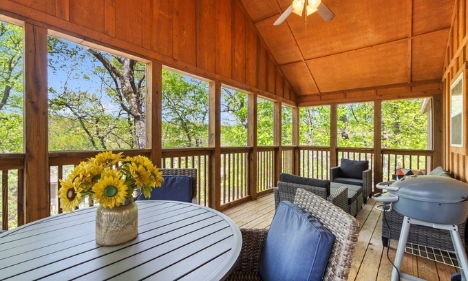 Reeds Spring Cabin | Lodge with Screened-In Porch-Free Tickets-Golf Course At Your Fingertips-Gated Community!