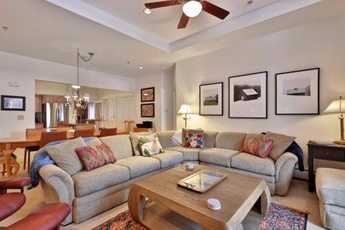 Central Vermont- Killington House | Lodges at Sunrise 3BR 3BA Luxury Ski On Ski Off Condo, Pool, Hot Tub, Gym, Sports Center