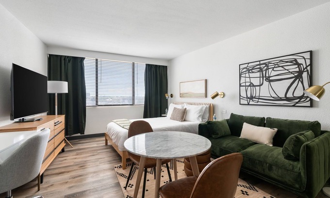 Greenway Plaza-Upper Kirby Apartment | Lodgeur | Mobility-friendly retreat | Upper Kirby