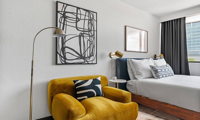 Greenway Plaza-Upper Kirby Apartment | Lodgeur | Stylish studio stay | Upper Kirby