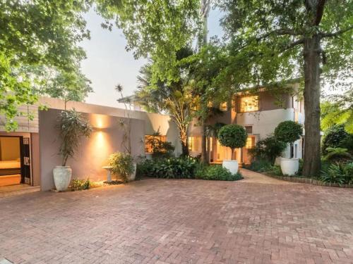 Baileys Muckleneuk Apartment | Loerie's Nest