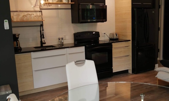 Shefford Bed & Breakfast | Loft Avec Terrasse , Pres de Bromont-déjeuner Continental Inclus