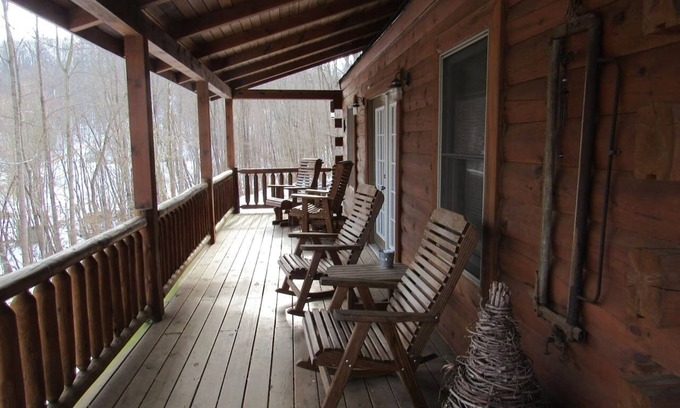 Laurelville Cabin | Loft cabin 2-4 guests Hocking Hills - Tar hollow