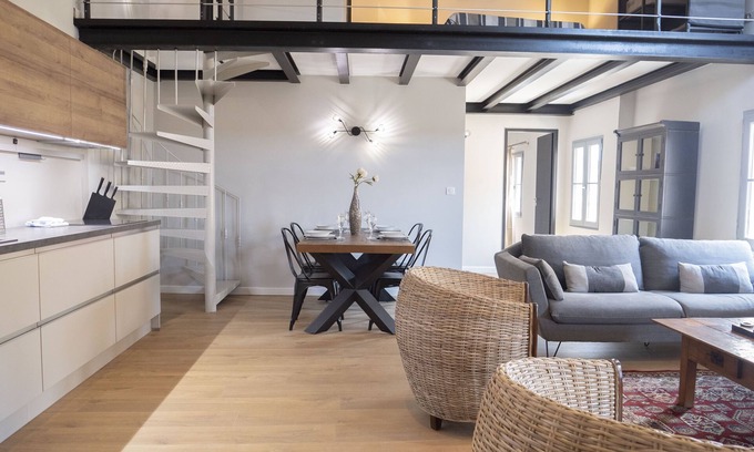 L'Isle-sur-la-Sorgue Apartment | Loft in the heart of the historic center of Isle sur la Sorgue