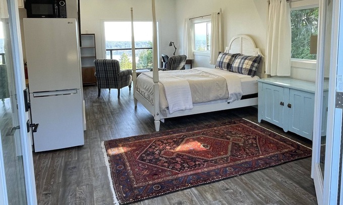 Salt Spring Island Apartment | Lofty View Retreat