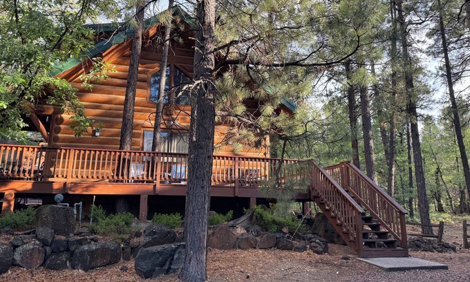 Pinetop Cabin | Log Cabin in the Woods