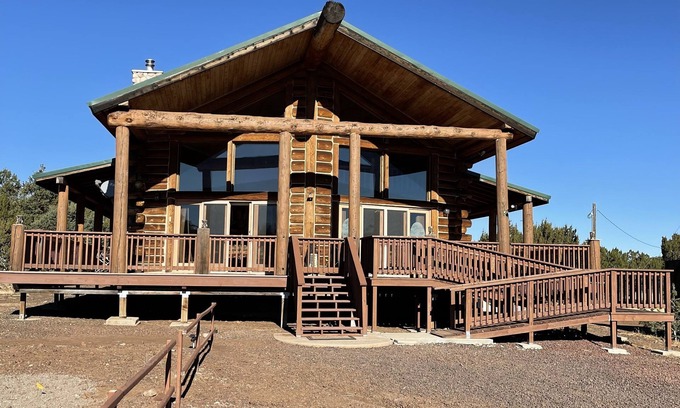 Springerville Cabin | Log Cabin on 9 acres with fireplace 15 min from Showlow Az