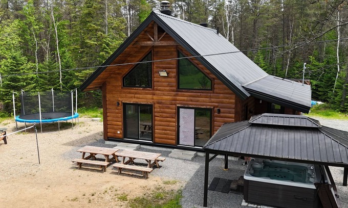 Mauricie Ski Chalet | Log cabin | Spa, river & nature, Mauricie