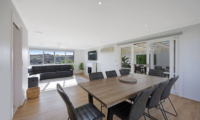 Warrnambool House | Logans Beach Apartments - The Beach House