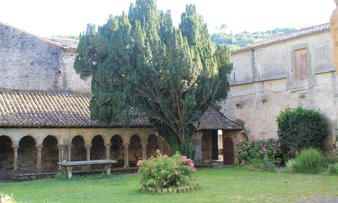 Saint-Martin-le-Vieil House | logement au sein d une abbaye cistercienne